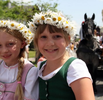Kinder beim Frühlingsfest in Ramsau am Dachstein © TVB Ramsau am Dachstein